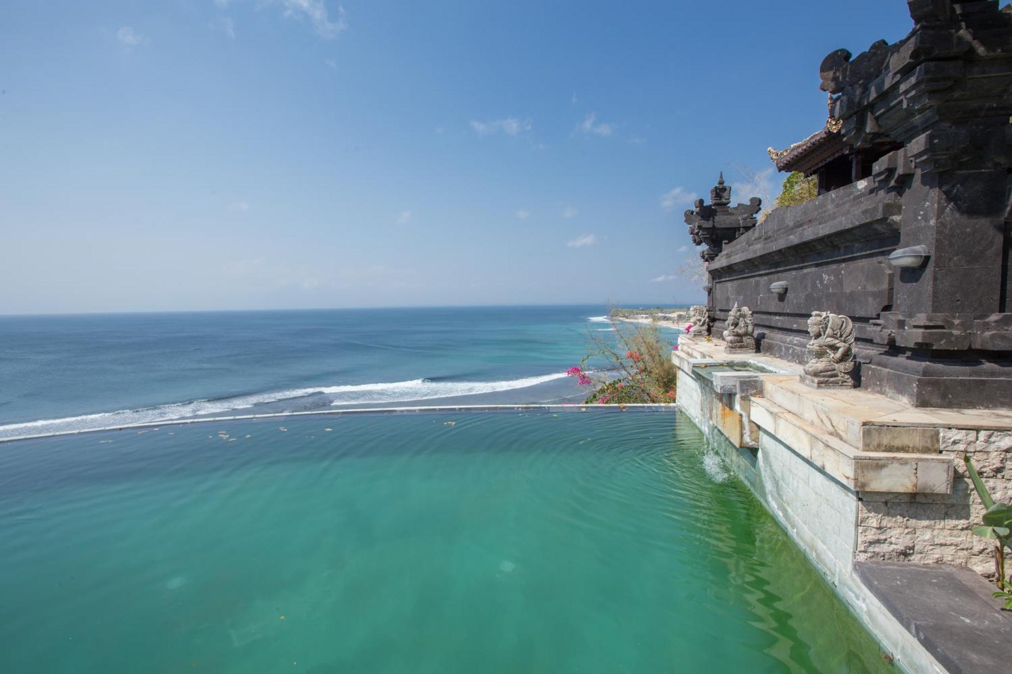 Готель Kembang Kuning Улувату Екстер'єр фото