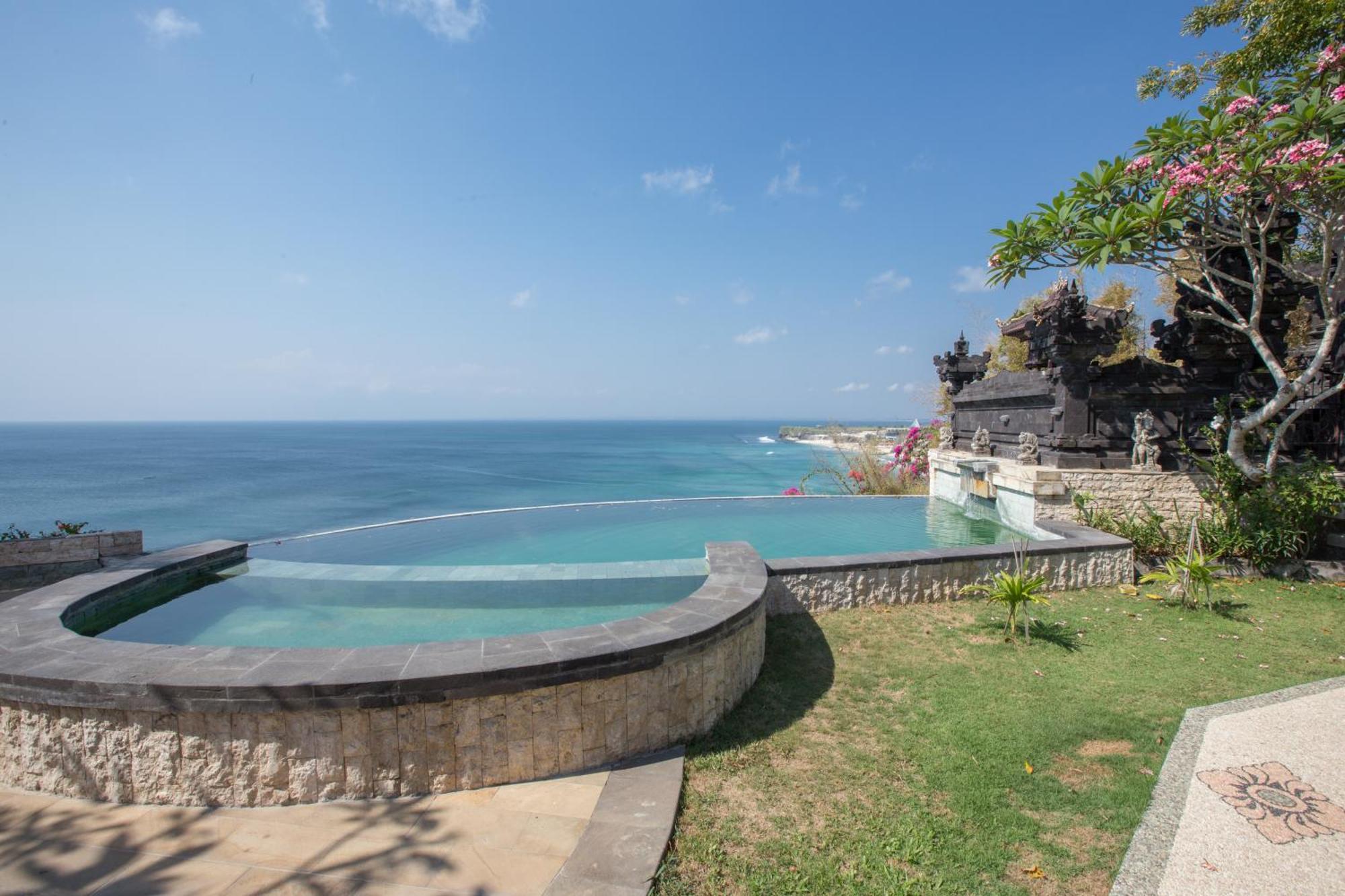 Готель Kembang Kuning Улувату Екстер'єр фото